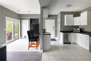 Modern 2 Bedroom Luxury Suite - Image 5