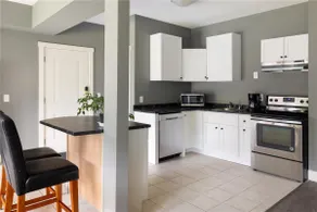 Modern 2 Bedroom Luxury Suite - Image 4