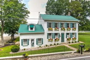 Cozy historical efficiency on a 15acre Farm! - Image 4
