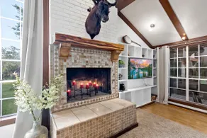 Charming Texas Cabin-Cowboy pools-Sleeps 10. - Image 4