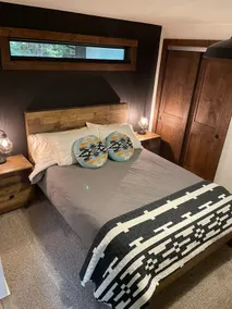 Rare 3-bdr bungalow in forest w/ private beach - Image 2
