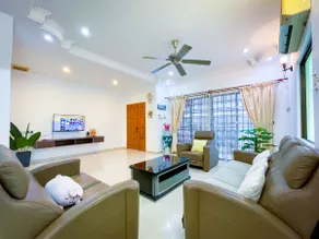 Tupai Mas Semi-D | 4BR | 2 mins to LakeGarden - Image 3