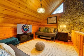 Summer Seclusion - Hot tub, Waterfalls Nearby! - Image 4