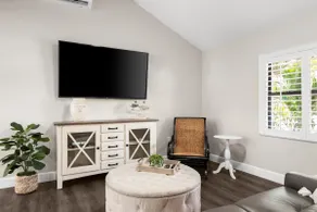 Newly Renovated Suite Close to Downtown - Unit 2 - Image 2