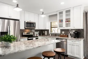 Newly Renovated Suite Close to Downtown - Unit 2 - Image 5