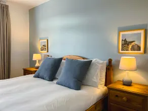 Bright & Cosy - Jacuzzi - Log Burner - King Beds - Image 3