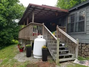 *Cozy Cabin* with inviting porch overlooking river - Image 2