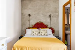 St Peter Square Apartment - Image 3