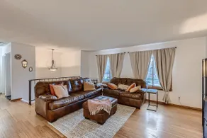 Cheerful 4 Bedroom Home - Back Yard/Game Room! - Image 2