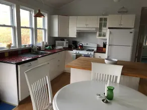 Oceanfront 3 bedroom Bungalow. in a beautiful cove just 1.5 hrs from St. John's. - Image 3