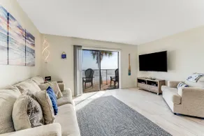 Modern Décor and Ocean Galore! Newly Renovated Oceanfront Condo sleeps 6 - Image 2