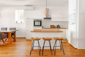 Spacious Castle View Apartment In Historic Centre - Image 3