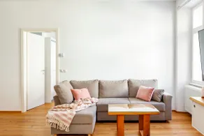 Spacious Castle View Apartment In Historic Centre - Image 2
