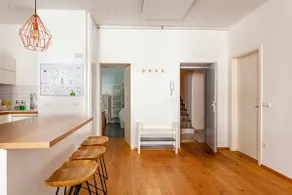 Spacious Castle View Apartment In Historic Centre - Image 5