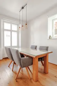 Spacious Castle View Apartment In Historic Centre - Image 4
