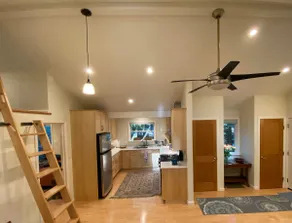 Creekside cabin in Redwoods w/modern interior - Image 3