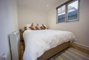 Luxury Garden Flat - Image 5