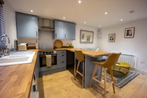 Luxury Garden Flat - Image 2