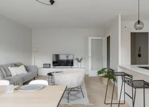 Stylish 3-bedroom on a quiet street in the city center - Image 2