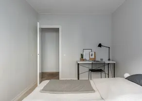 Stylish 3-bedroom on a quiet street in the city center - Image 3