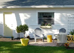 Cute Guesthouse by the Riverwalk, w/patio and WFH - Image 2