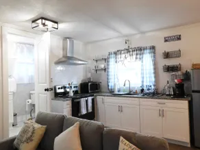 Cute Guesthouse by the Riverwalk, w/patio and WFH - Image 5