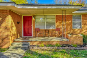 Near OU & Lloyd Noble, 4 TVS, covered patio, W/D! - Image 5