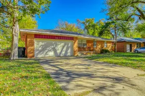 Near OU & Lloyd Noble, 4 TVS, covered patio, W/D! - Image 2
