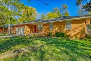 Near OU & Lloyd Noble, 4 TVS, covered patio, W/D! - Image 3