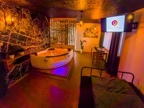 Lovely apartment with a hot tub - Image 2
