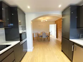 Freshly renovated 2 bedroom Victorian town house. - Image 5