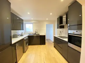 Freshly renovated 2 bedroom Victorian town house. - Image 4
