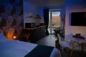 LAOS Getaway with Private Jacuzzi - Image 4