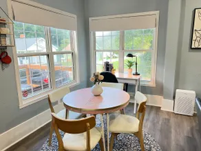 Price cut! Pet friendly, sleeps 8 w/ 2 fencedyards - Image 5