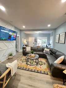 Price cut! Pet friendly, sleeps 8 w/ 2 fencedyards - Image 2