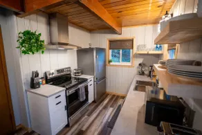 Renovated Cabin, Mountain-View Deck, Clean Space. - Image 5