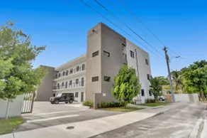 Wynwood: Ideal for Families, 2 Bedrooms and Parking - Image 3