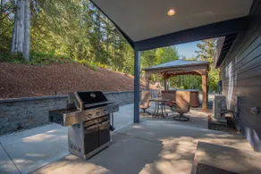 Luxury Home Retreat-Sweeping Views + Large Hot Tub - Image 5