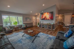 Luxury Home Retreat-Sweeping Views + Large Hot Tub - Image 3