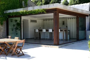 Superb contemporary farmhouse at the foot of the Luberon - Image 5