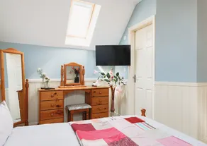 Rural three-bedroom barn conversion - Image 5