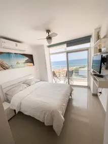 Oceanfront apartment, swimming pool, automatic check-in - Image 5
