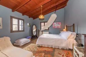 Traditional stone house with private patio - Image 3