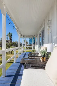 Charming Water View Bungalow. - Image 3