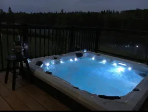 Stunning 3 bedroom vacation home with Hot tub - Image 3