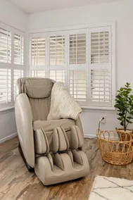 3BR House | Mini-Golf, Massage Chair & Fenced Yard - Image 5