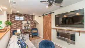 Downtown Delight! Cozy, 1 Bedroom garden apartment - Image 5