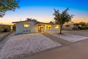 5 Beds Modern Minimalist Home•Airport•Dining•I-10 - Image 2