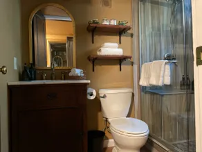 Blue Spruce Den *HOT TUB* Iconic Hikes & Eats - Image 5
