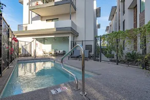 MZLUX Walk to Everything, Luxury Townhouse - Image 4